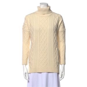 Neiman Marcus wool/cashmere blend sweater with pockets, size L